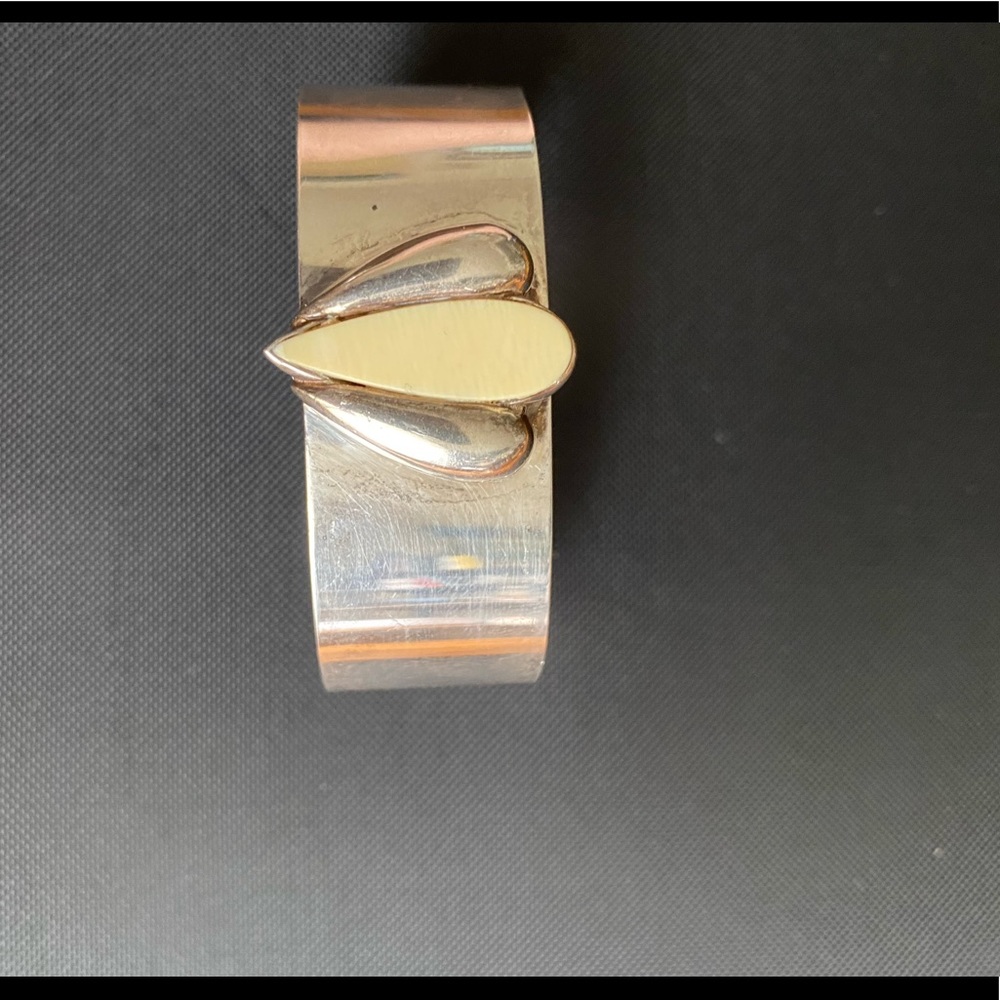 Silver bangle - Picture 2 of 2